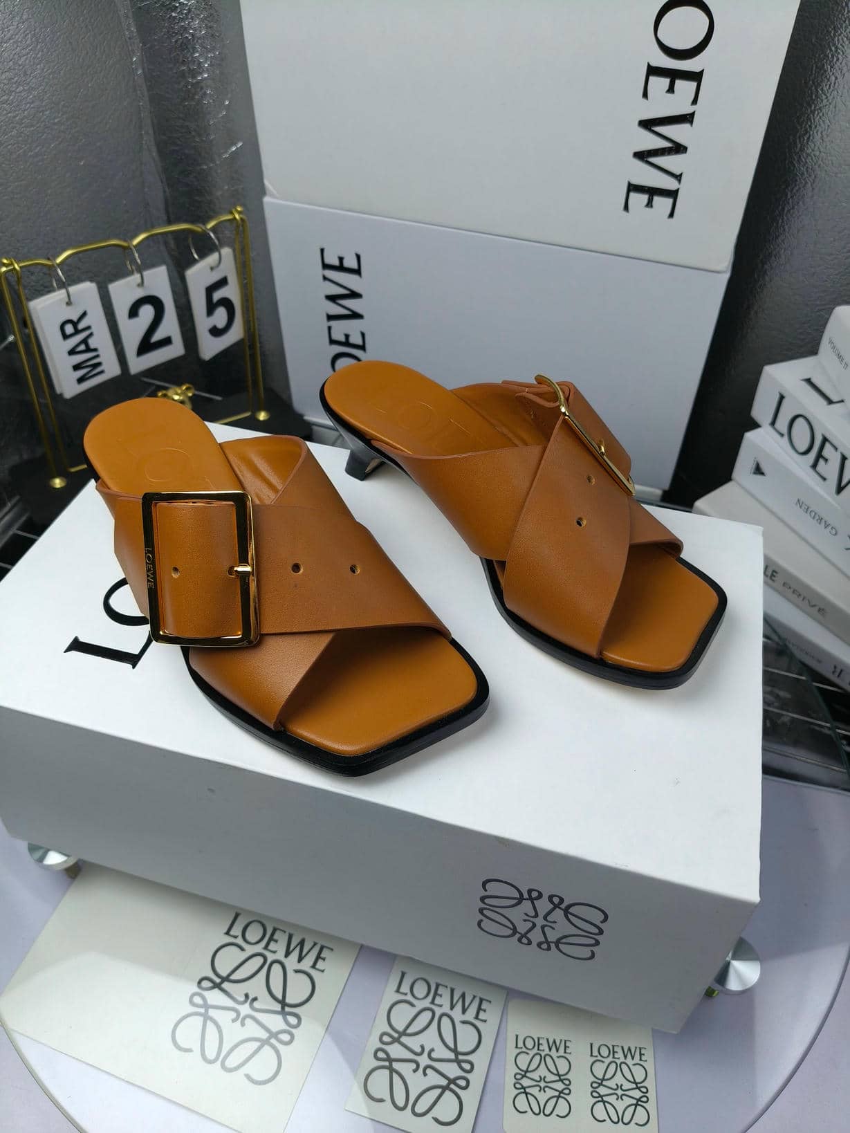 Loewe 25SS slider-3
